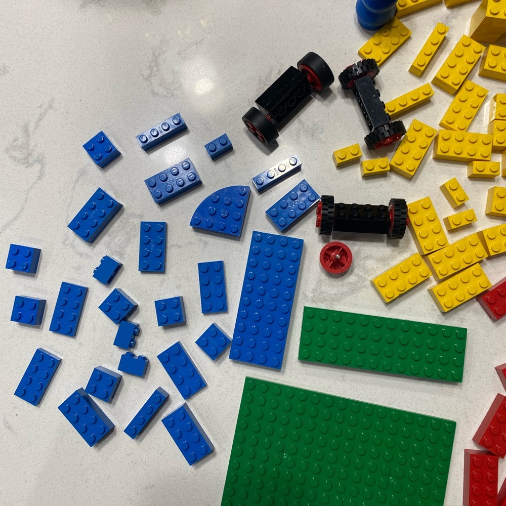 Vintage Lego tote and Lego piece lot from 1990’s - Picture 12 of 15